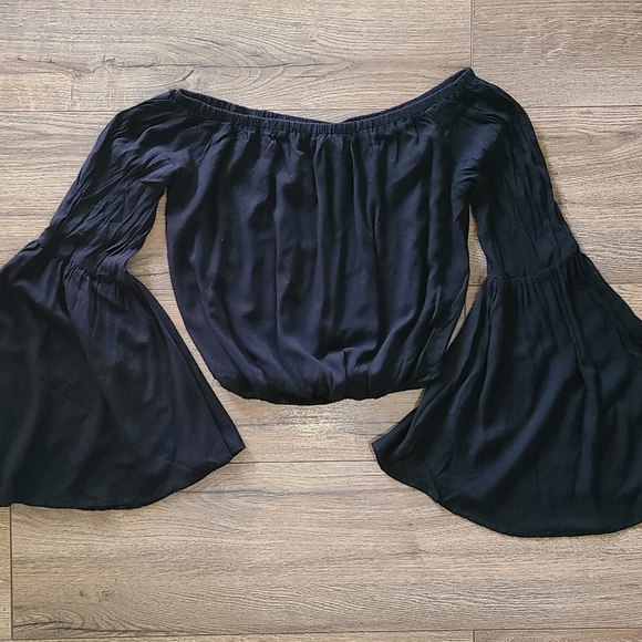 Gently Worn - KELIKI HAWAII - Black Crop Top, Long Bell Sleeves, size Small - Picture 3 of 5